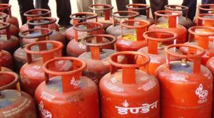 LPG Gas Cylinder New Update: Ujjwala Scheme Subsidy Cut from 9 to 4 Free Cylinders Per Year - What It Means