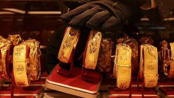 Biggest Gold Prices Crash Today! Gold Rates In Chennai Fall By Rs 16,500, Hyderabad Gold Down Rs 13,700