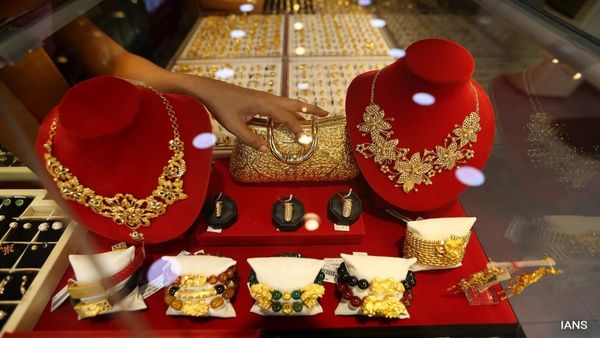 Gold Rate Today Nosedives By Rs. 14,700/100g In Chennai & Hyderabad on Aug 31;Check Latest 24k,22k,1