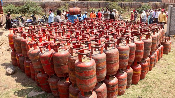 LPG Subsidy From October 1: Aadhaar Biometric Verification Mandatory; Check Eligibility, Deadline &