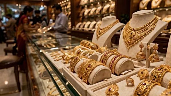 Gold Rates Today Pauses 4-Days Fall; 24K, 22K, 18K Gold Prices At Tanishq, IBJA, Malabar, Joyalukkas