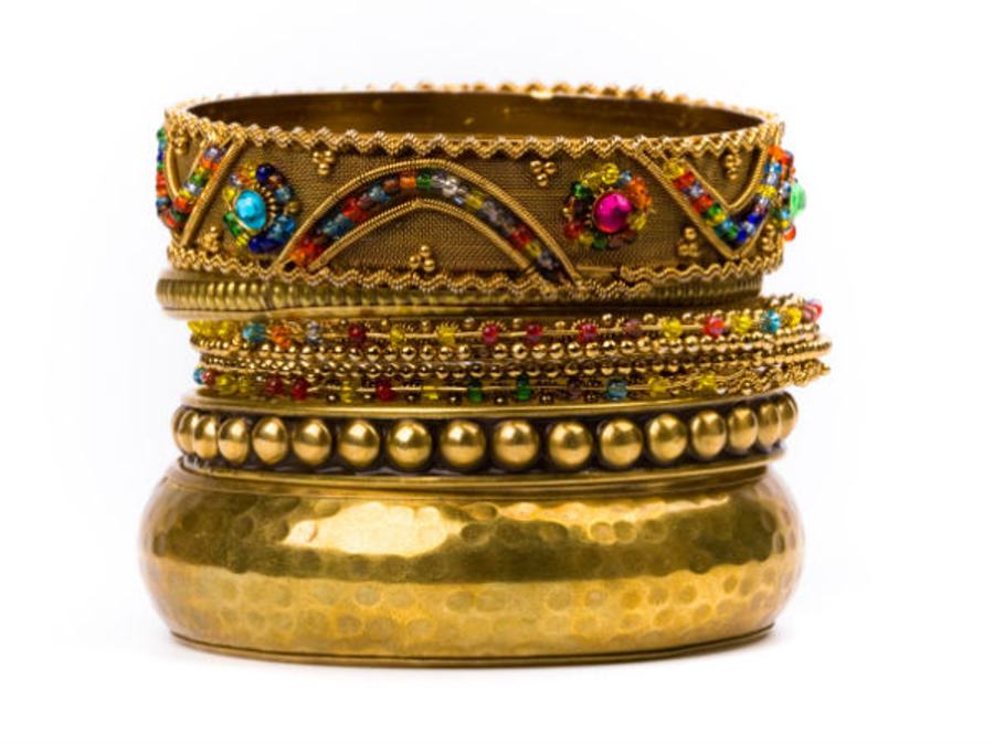Global Cues Lift Gold Rate By Rs 100