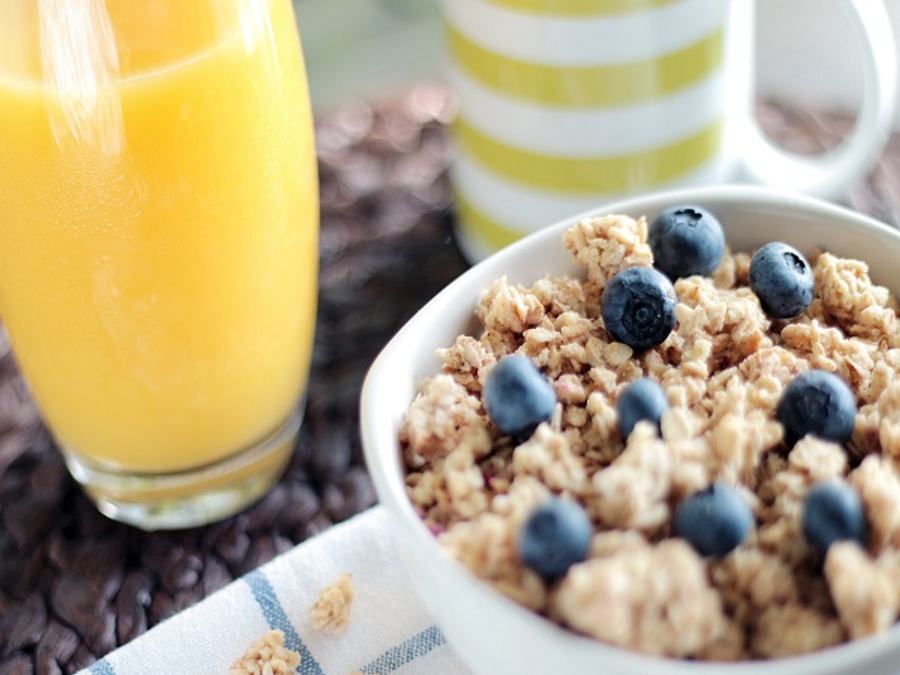 Blueberries with cereal and juice