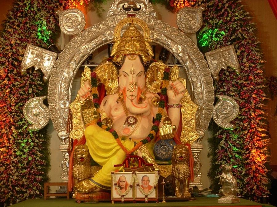 Mumbais Kings Circles GSB Mandal Ganesh ldol in 2009