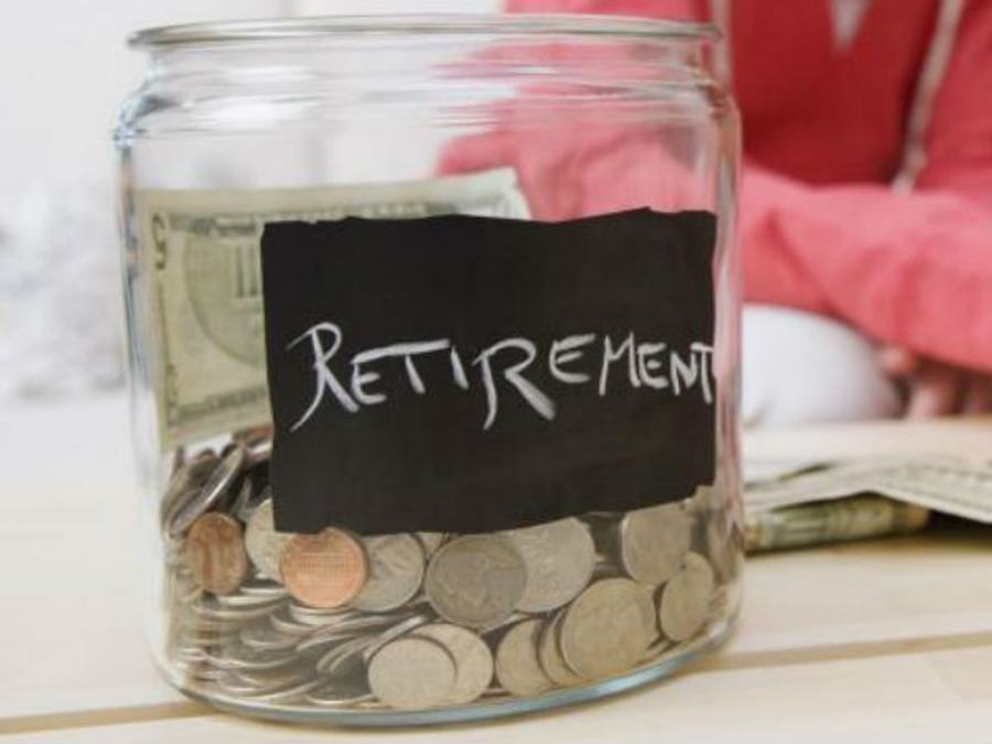 Interest Rates Going Down: Retirees Can Bet On These Investment Options