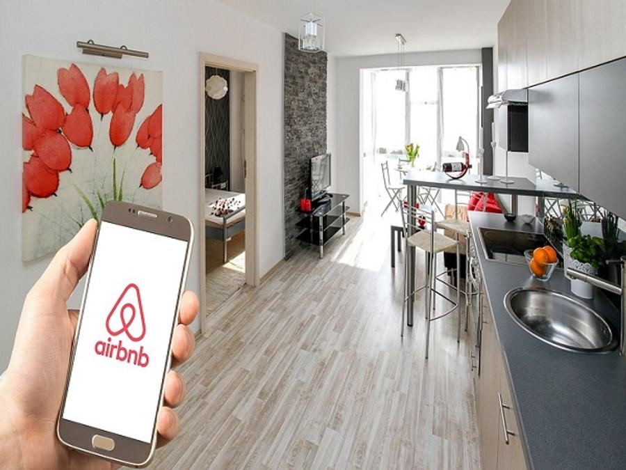 Airbnb Plans To Go Public In 2020