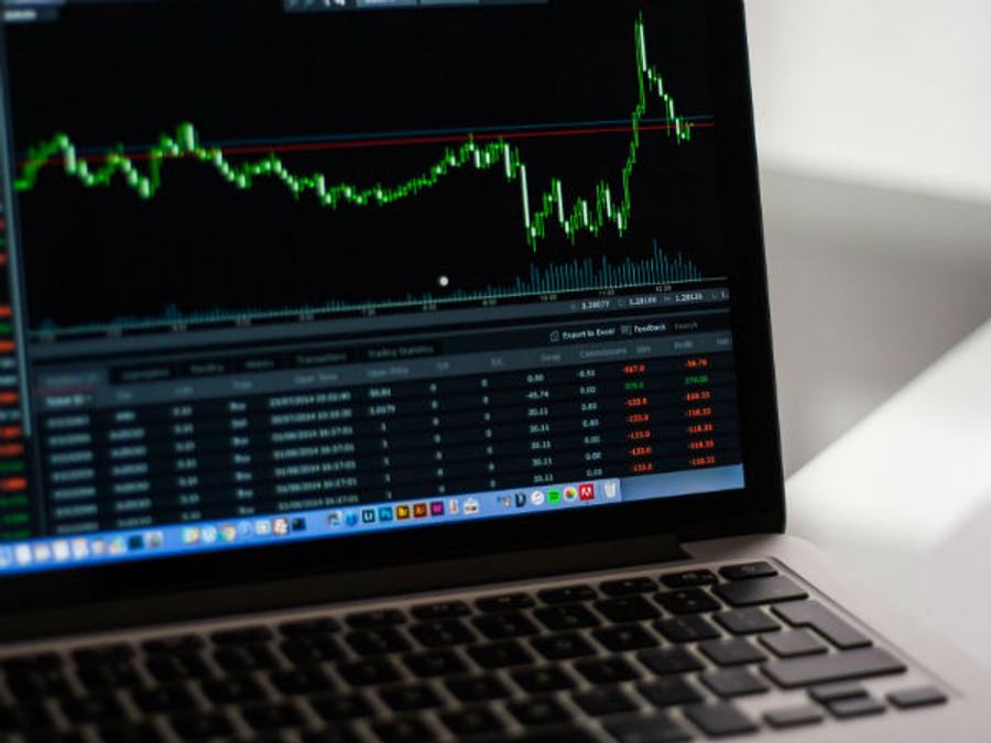 Sensex Slumps 420 Points; HDFC Twins, SBI Drag
