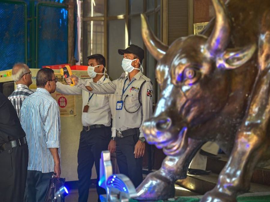 Sensex Trades Lower Despite Firm Asian Markets 