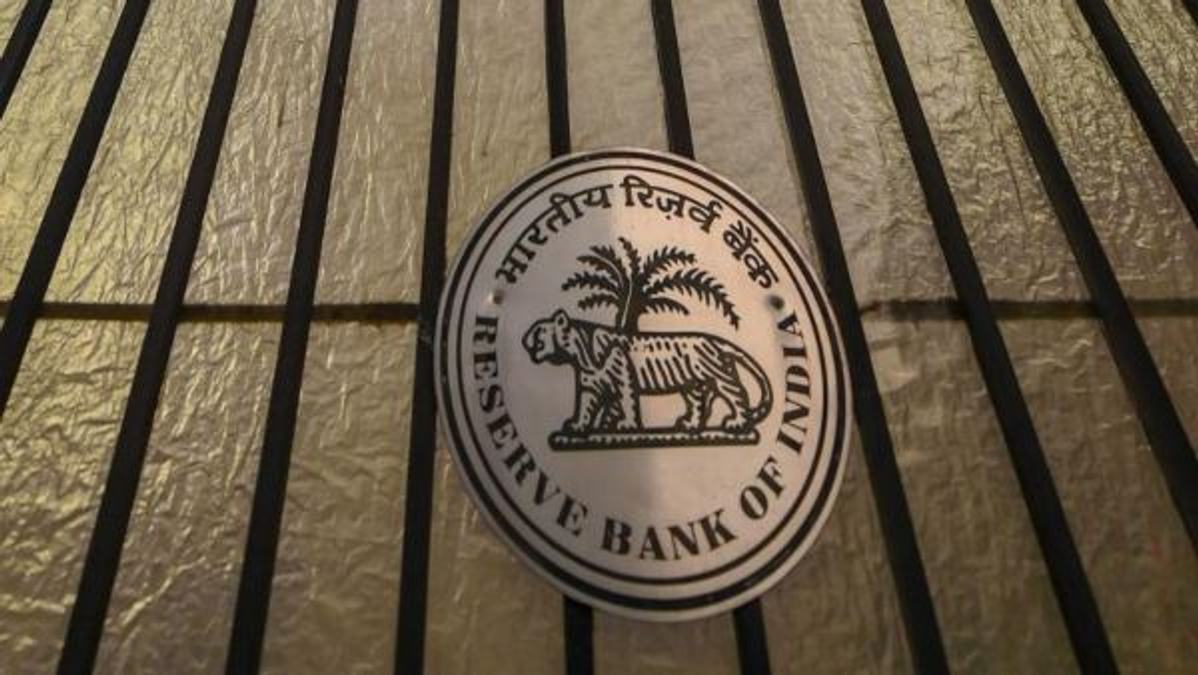 MPC Minutes Show Uncertainty Around Inflation Outlook 
