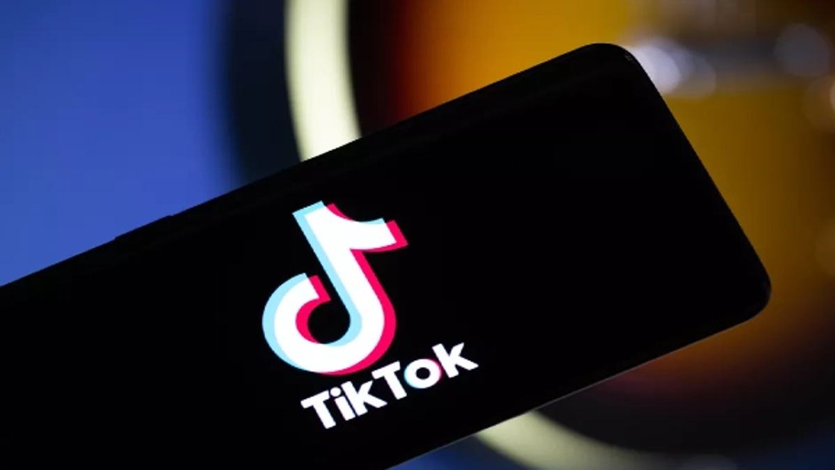Trump Signs Order To Ban Tik Tok, WeChat In The US