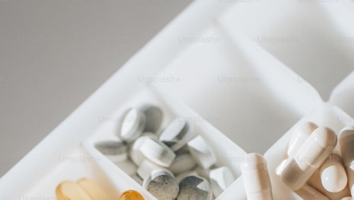Chart depicting performance trends of IT & Pharma sectors.