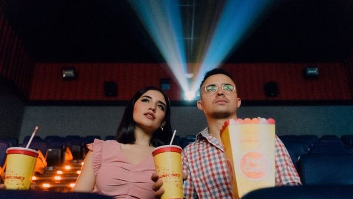 Graphic illustrating price differences between online platforms and movie theaters