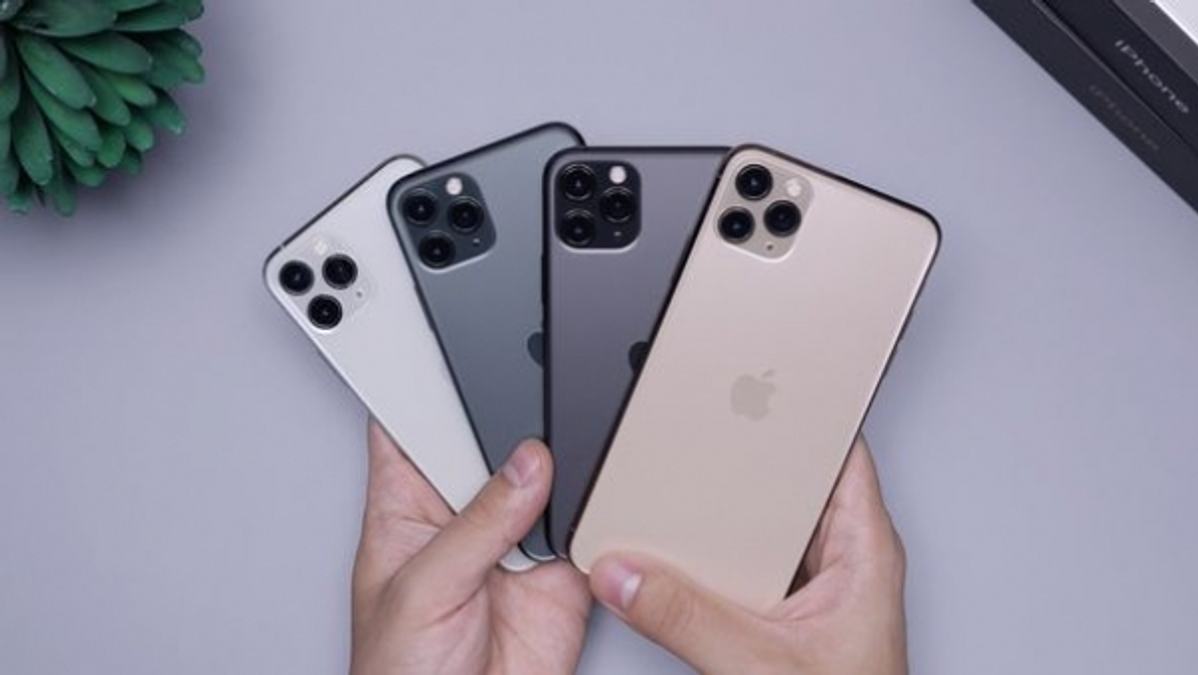 Infographic illustrating Apples marketing strategies for iPhones