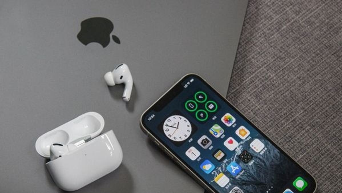 Statistical graph showing iPhone sales growth in India