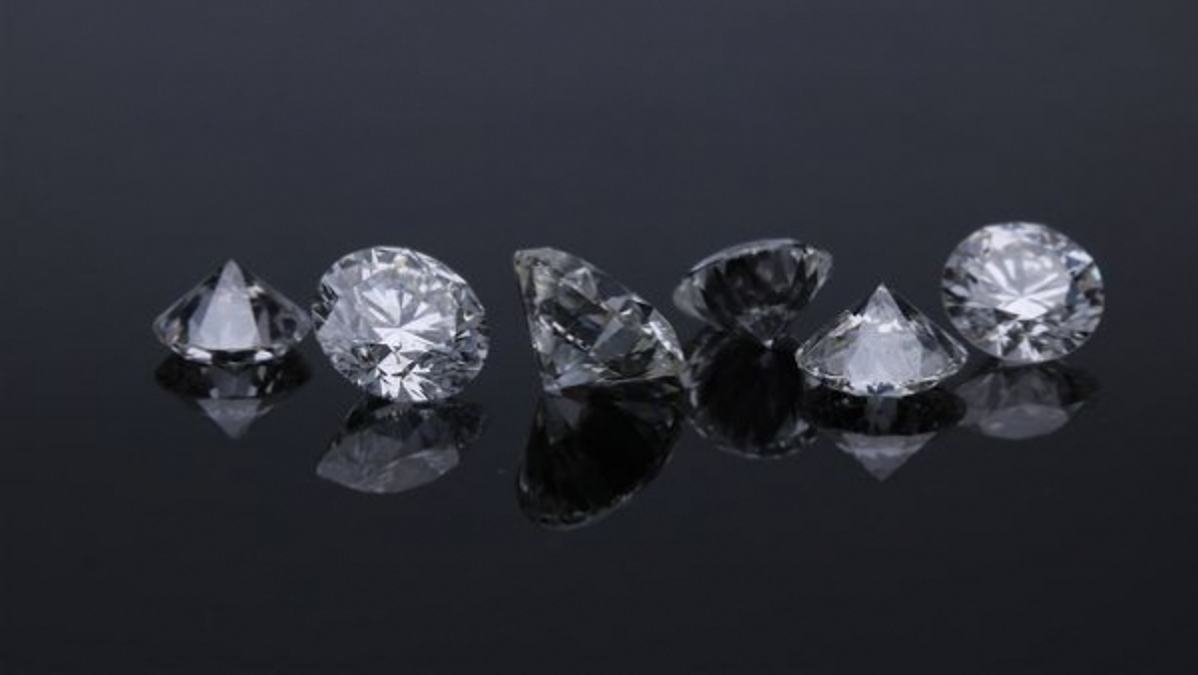 A chart showing the impact of global economic factors on diamond prices