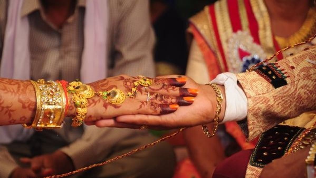 A traditional Indian bride flaunting her wedding jewellery