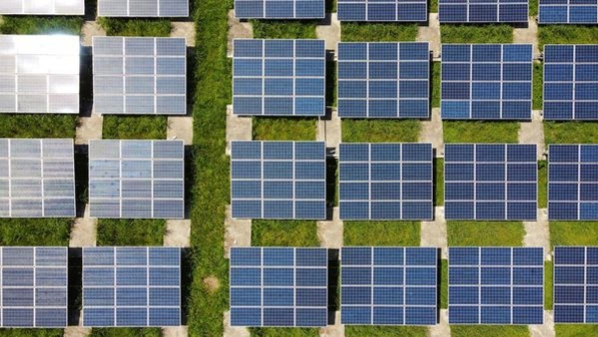 An image showing the efficiency yields of modern solar panels