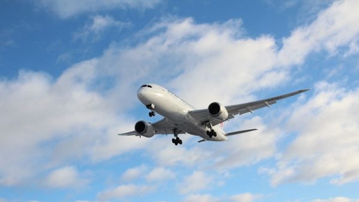 An image showing the impact of air fare surge on the Indian tourism industry