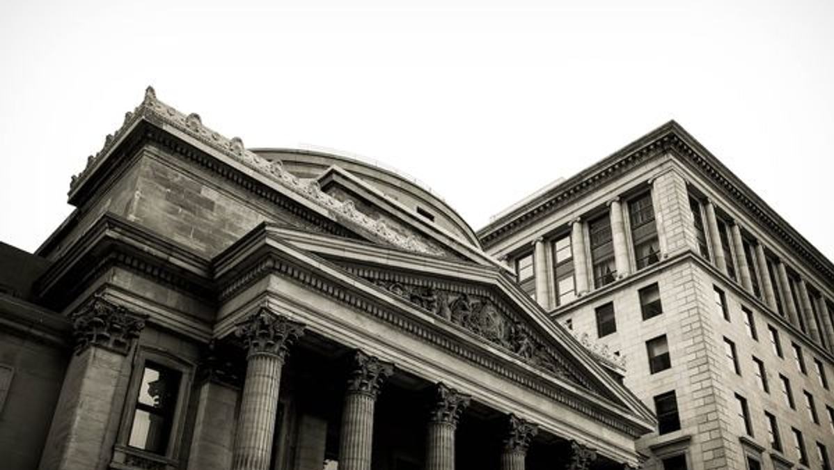 Central bank leaders discussing monetary policy changes related to inflation