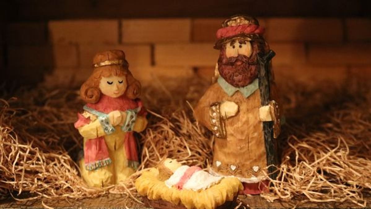 Christmas holiday shopping stocks