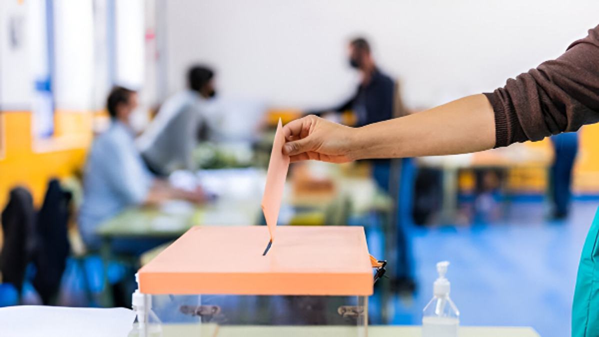 The Impact of Election Uncertainty On Tax Revenues And GDP Growth