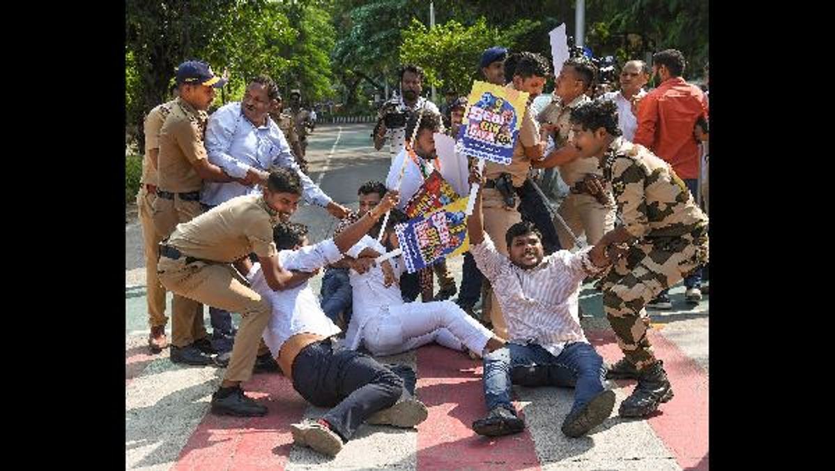 Sebi Bans Onelife Capital Advisors for Misconduct