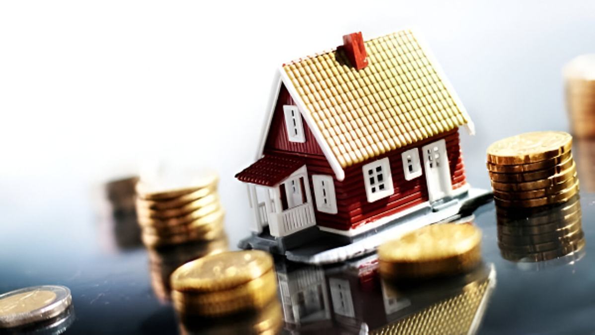 Gold Vs Real Estate  Which Asset Class Is Poised For Better Performance In 2025