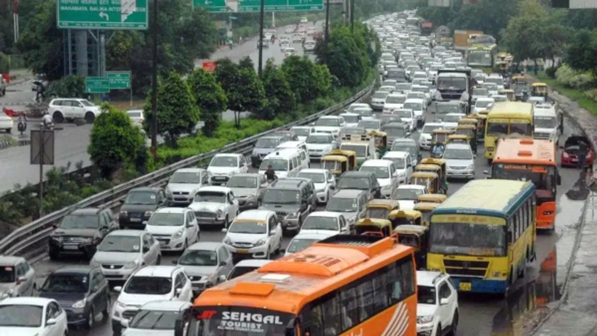 Noida Lane Change Rule  Everything You Need To Know To Avoid Rs  2000 Penalty