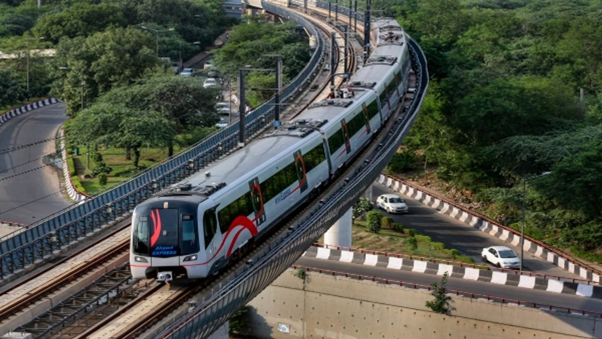Delhi Metro Holi