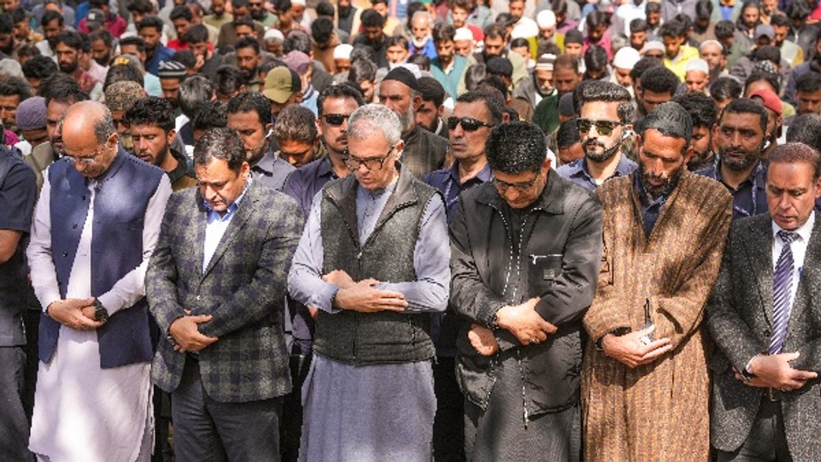 Kashmir Terror Attack  J amp amp K Govt Announces Rs  10 Lac Compensation for Victims  Families  Rs  2 Lac for Injured