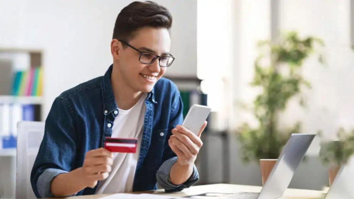 Why GenZs Are Using Credit Cards To Build Businesses Without Opting For Loans