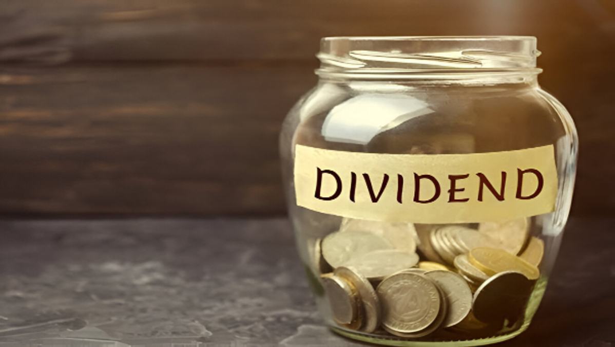 Biggest-Ever Payout by This Large Cap  Record Date  June 16  For 1 050  Dividend Shares  Down 33  in 1 Year  Buy
