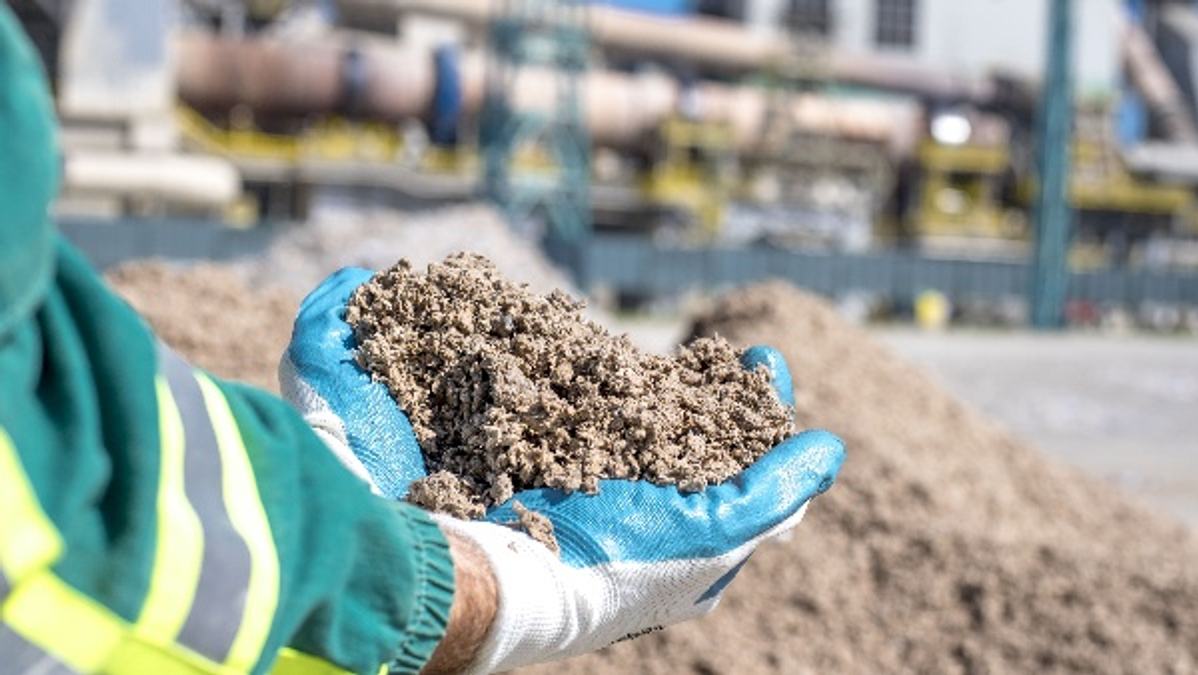 Penny Stock Under Rs 5  Vaishno Cement Shares Surge Over 50  to Hit New 52-Week High