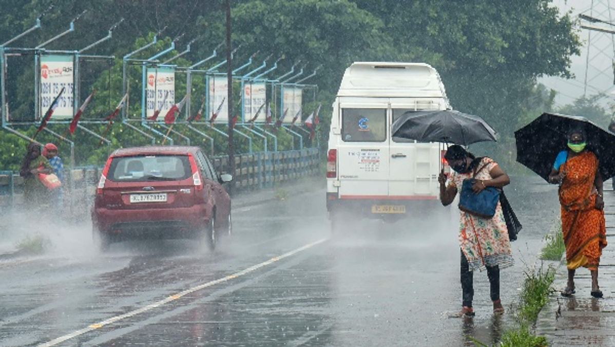 IMD Karnataka Weather  Heavy Rainfall Likely Till Sept 5 in Coastal Cities  Check Bengaluru Weather Aug 30