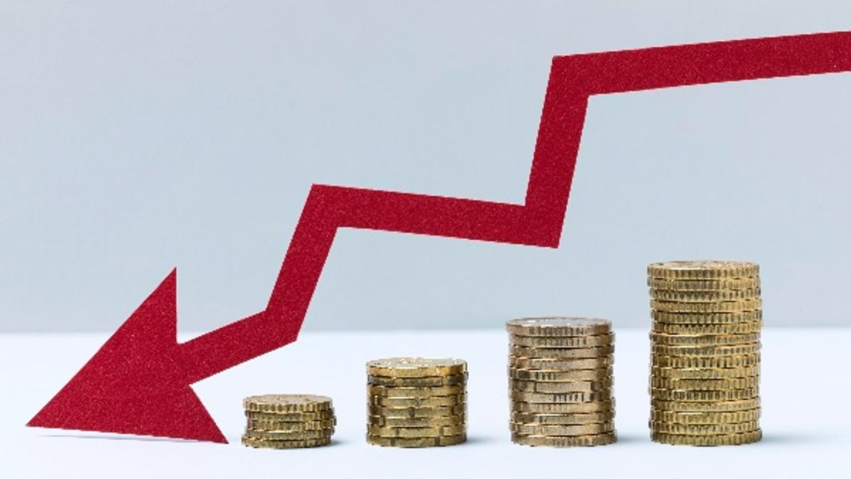 Rupee Cracks 90 80 Mark  Slumps to Fresh Record Low  Dollar Demand  FPI Outflows Drag INR