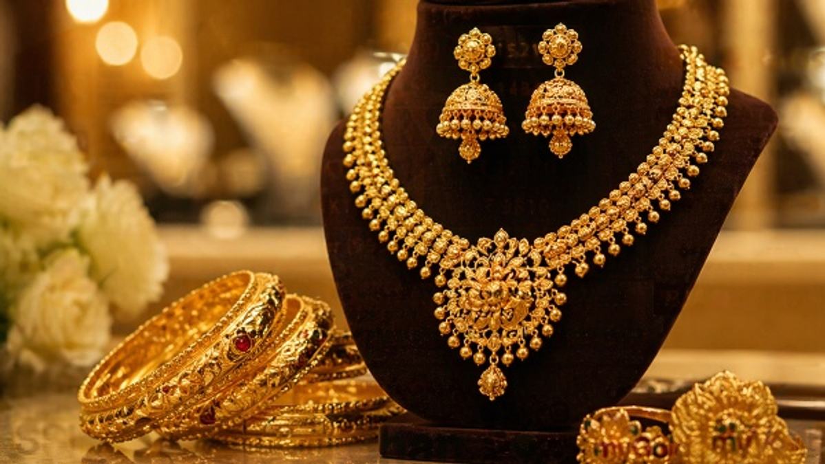 Gold Price Today  24K  22K  18K Gold Rates Rise in Chennai While Hyderabad Gold Prices Stay Unchanged