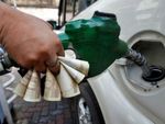 जारी है पेट्रोल-डीजल की कीमतों में गिरावट, देखें अपने शहर का दाम