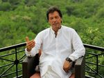 Imran Khan ने वित्त मंत्री को हटाया, ये थे आरोप