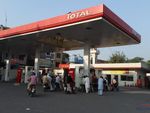 पाकिस्तान : 1 दिन में Petrol हुआ 26 रु महंगा, Diesel भी 100 रु के पार