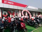 Mobile के दाम पर मिल रही Hero की मोटरसाइकिलें, जानिए कहां