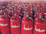 LPG : गैस सिलेंडर पर जल्द मिल सकती है खुशखबरी, और घट सकते हैं दाम