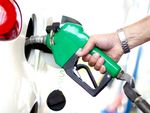 Petrol-Diesel के दाम पर टूटा कहर, पड़ोस में 75 रुपये तक हुआ महंगा