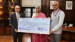 SBI ने भरा सरकारी खजाना! केंद्र सरकार को डिविडेंड में दिया ₹7000 करोड़, वित्त मंत्री को सौंपा चेक