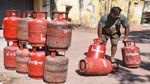 LPG Price Hike: महंगा मिलेगा रसोई गैस सिलेंडर! सरकार ने 50 रुपए बढ़ाई कीमत, कल से इतने में मिलेगा LPG सिलेंडर