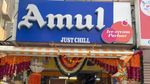 Amul Franchise: अमूल फ्रेंचाइजी खोलकर हर महीने हो सकती है ₹1 लाख की कमाई, ये है पूरा प्रोसेस