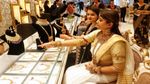 Why Gold Prices Are Falling: टॉप से Rs 12000/10 ग्राम गिर चुका सोने का भाव, ऐसा क्या हुआ? जानें बड़ी वजहें