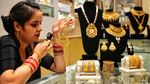 Gold Rate Today: सोने के भाव में गिरावट, झटके में आज इतना सस्ता हुआ 24K, 22K और 18K 10 ग्राम गोल्ड रेट