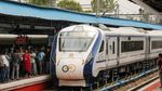 Vande Bharat Sleeper: अब ट्रेन में ही मिलेगी फ्लाइट जैसी स्पीड और होटल जैसा आराम! आ रही है वंदे भारत ट्रेन