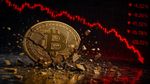Bitcoin Crash: रिकॉर्ड हाई से 50% से ज्यादा गिरा बिटकॉइन, क्रिप्टो बाजार में भारी बिकवाली