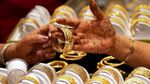 Gold Price Feb 19: Sudden Shift in Gold and Silver Rates Check Today’s Latest Prices